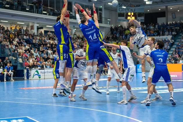 Teitur Oern Einarsson, Back, VfL Gummersbach 14 , Joao Gomes, Back, VfL Gummersbach 3 , Tom Kiesler, Back, VfL Gummersbach 30 , VfL Gummersbach vs HSV Hamburg , Daikin Handball Bundesliga, Men , Matchday 15, 27 12 2025 Gummersbach NRW Germany Copyright: xkolbert-press MartinxWdziecznyx