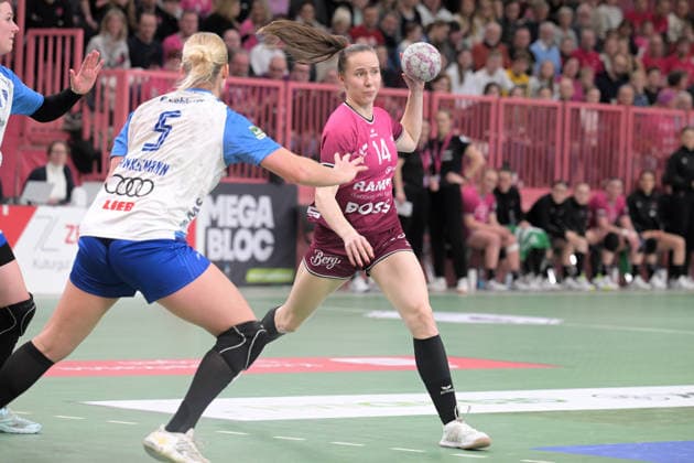 Klara Schlegel TusSies Metzingen, 14 vs TusSies Metzingen vs Sport Union Neckarsulm, Handball, Alsco HBF, 9 League Matchday, Season 2025 2026, 27 12 2025 TusSies Metzingen vs Sport Union Neckarsulm, Handball, Alsco HBF, 9 League Matchday, Season 2025 2026, 27 12 2025 Tuebingen Copyright: xEibner-Pressefoto TobiasxBaurx EP_TBR