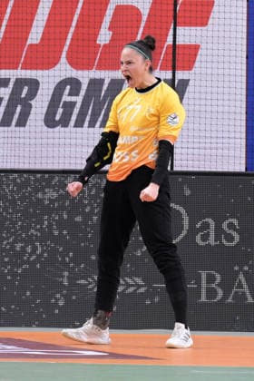 Sara Suba TusSies Metzingen, 77 in the goal Cheering after a save TusSies Metzingen vs Sport Union Neckarsulm, Handball, Alsco HBF, 9 League matchday, Season 2025 2026, 27 12 2025 TusSies Metzingen vs Sport Union Neckarsulm, Handball, Alsco HBF, 9 League matchday, Season 2025 2026, 27 12 2025 Tuebingen Copyright: xEibner-Pressefoto TobiasxBaurx EP_TBR