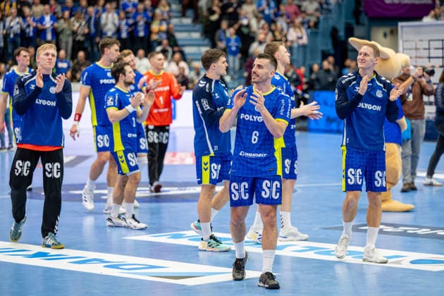 Daikin Handball Bundesliga, VfL Gummersbach Handball Sport Verein Hamburg, 27 12 2025 Bertram Obling VfL Gummersbach, 16 , João Gomes VfL Gummersbach, 3 , Kay Smits VfL Gummersbach, 31 , Miloö Vujovi VfL Gummersbach, 6 , Tilen Kodrin VfL Gummersbach, 5 , Daikin Handball Bundesliga, VfL Gummersbach Handball Sport Verein Hamburg, 27 12 2025 Copyright: xBEAUTIFULxSPORTS Erlhofx