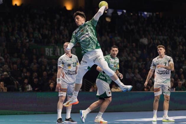 Tim GOSSNER FRISCH AUF Goeppingen, 17 scores a goal, Action, Goal throw GER, Fuechse Berlin vs FRISCH AUF Goeppingen, Handball, Bundesliga, Matchday 19, Season 2025 2026, 27 12 2025, GER, Fuechse Berlin vs FRISCH AUF Goeppingen, Handball, Bundesliga, Matchday 19, Season 2025 2026, 27 12 2025, Berlin Copyright: xEibnerxPressefoto OliverxSchmidtx EP_OST