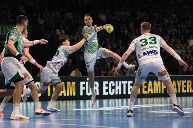 Mathias GIDSEL Fuechse Berlin, 19 scores a goal, Action, Goal throw GER, Fuechse Berlin vs FRISCH AUF Goeppingen, Handball, Bundesliga, Matchday 19, Season 2025 2026, 27 12 2025, GER, Fuechse Berlin vs FRISCH AUF Goeppingen, Handball, Bundesliga, Matchday 19, Season 2025 2026, 27 12 2025, Berlin Copyright: xEibnerxPressefoto OliverxSchmidtx EP_OST