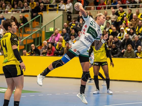 Luisa Schulze Frisch Auf Frauen, 33 comes free to throw at the circle, Borussia Dortmund vs Frisch Auf Goeppingen, Handball, 1 Bundesliga, Season 2025 2026, 27 12 2025 Borussia Dortmund vs Frisch Auf Goeppingen, Handball, 1 Bundesliga, Season 2025 2026, 27 12 2025 Dortmund Copyright: xMichaelxSchmidt Eibner-Pressefotx EP_MST