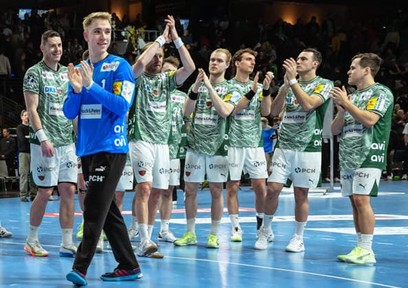 27 12 2025, xlakx, Handball Daikin HBL, Fuechse Berlin FRISCH AUF Göppingen f l Mijajlo Marsenic Fuechse Berlin , Lasse Ludwig Fuechse Berlin , Max Darj Fuechse Berlin , Matthes Langhoff Fuechse Berlin , Lukas Herburger Fuechse Berlin , Arino Aitor Fuechse Berlin , Tim Freihoefer Fuechse Berlin Cheering about the victory, cheering after the end of the game Berlin Daniel Lakomski