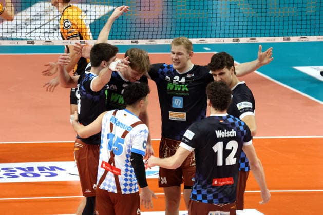 DEU, DVV, 1 VBL, BR Volleys vs WWK Volleys Herrsching, 28 12 2025, Max Schmeling Halle, Berlin, DEU, DVV, 1 VBL, BR Volleys vs WWK Volleys Herrsching, in the picture Herschinger players nordphotoxGmbHx xEngler nph00076