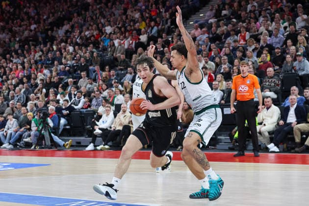 Justinian Jessup FC Bayern Basketball, 10 with Nolan Adekunle Vet Concept Gladiators Trier, 22 , GER, FC Bayern Basketball vs Vet Concept Gladiators Trier, Basketball, easycredit Basketball Bundesliga, 11 Matchday, Season 2025 2026, 28 12 2025, GER, FC Bayern Basketball vs Vet Concept Gladiators Trier, Basketball, easycredit Basketball Bundesliga, 11 Matchday, Season 2025 2026, 28 12 2025 Munich Copyright: xEibner-Pressefoto JennixMaulx EP_JML
