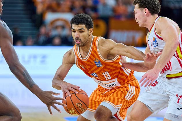 duel, duel between Mark Smith ratiopharm ulm, 13 and Brae Ivey Fitness First Wuerzburg Baskets, 11 GER, ratiopharm ulm vs Fitness First Wuerzburg Baskets, Basketball, Matchday 13, EasyCredit Bundesliga, Season 2025 2026, 29 12 2025 GER, ratiopharm ulm vs Fitness First Wuerzburg Baskets, Basketball, Matchday 13, EasyCredit Bundesliga, Season 2025 2026, 29 12 2025 New Ulm Copyright: xEibner-Pressefoto GeraldxOelze-dexStoppanyx EP_ODS