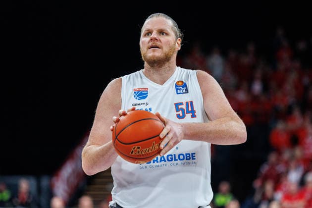 John Bryant SYNTAINICS MBC, 54 , single picture, single photo, portrait, portraet, free throw, BMA365 Bamberg Baskets vs SYNTAINICS MBC, Basketball, easyCredit BBL, 13 Matchday, 30 12 2025 BMA365 Bamberg Baskets vs SYNTAINICS MBC, Basketball, easyCredit BBL, 13 Matchday, 30 12 2025 Bamberg Copyright: xEibner-Pressefoto G.xSantemizx EP_EER