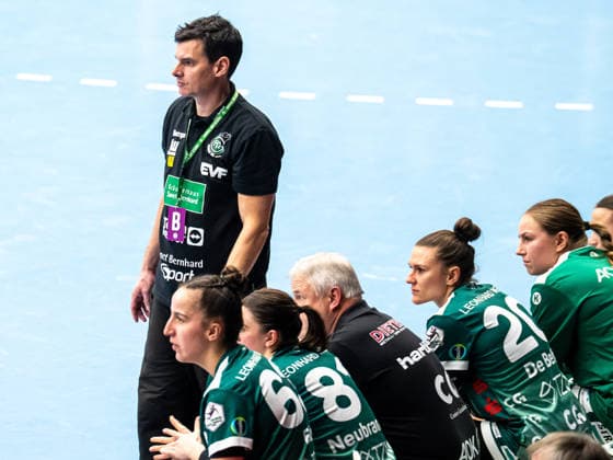 Nico Kiener, Head Coach Frisch Auf Women , Frisch Auf Goeppingen vs TuS Metzingen, Handball, 1 Bundesliga, Season 2025 2026, 30 12 2025 Frisch Auf Goeppingen vs TuS Metzingen, Handball, 1 Bundesliga, Season 2025 2026, 30 12 2025 Goeppingen Copyright: xMichaelxSchmidt Eibner-Pressefotx EP_MST