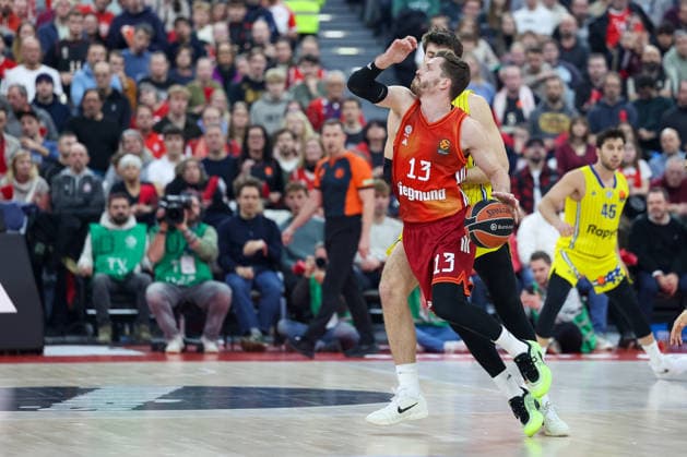Andreas Obst FC Bayern Basketball, 13 with Roman Sorkin Maccabi Rapyd Tel Aviv, 09 , GER, FC Bayern Basketball vs Maccabi Rapyd Tel Aviv, Basketball, Euroleague, Matchday 19, Season 2025 2026, 02 01 2026, GER, FC Bayern Basketball vs Maccabi Rapyd Tel Aviv, Basketball, Euroleague, Matchday 19, Season 2025 2026, 02 01 2026 Munich Copyright: xEibner-Pressefoto JennixMaulx EP_JML