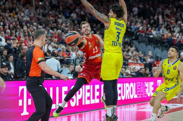Andreas Obst FC Bayern Basketball, 13 with Marcio Santos Maccabi Rapyd Tel Aviv, 03 and Iffe Lundberg Maccabi Rapyd Tel Aviv, 00 , GER, FC Bayern Basketball vs Maccabi Rapyd Tel Aviv, Basketball, Euroleague, Matchday 19, Season 2025 2026, 02 01 2026, GER, FC Bayern Basketball vs Maccabi Rapyd Tel Aviv, Basketball, Euroleague, Matchday 19, Season 2025 2026, 02 01 2026 Munich Copyright: xEibner-Pressefoto JennixMaulx EP_JML