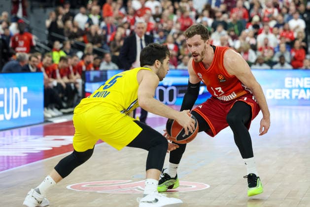 Andreas Obst FC Bayern Basketball, 13 with Tamir Blatt Maccabi Rapyd Tel Aviv, 45 , GER, FC Bayern Basketball vs Maccabi Rapyd Tel Aviv, Basketball, Euroleague, Matchday 19, Season 2025 2026, 02 01 2026, GER, FC Bayern Basketball vs Maccabi Rapyd Tel Aviv, Basketball, Euroleague, Matchday 19, Season 2025 2026, 02 01 2026 Muenchen Copyright: xEibner-Pressefoto JennixMaulx EP_JML