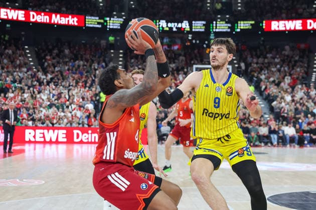 Xavier Rathan Mayes FC Bayern Basketball, 04 with Roman Sorkin Maccabi Rapyd Tel Aviv, 09 , GER, FC Bayern Basketball vs Maccabi Rapyd Tel Aviv, Basketball, Euroleague, Matchday 19, Season 2025 2026, 02 01 2026, GER, FC Bayern Basketball vs Maccabi Rapyd Tel Aviv, Basketball, Euroleague, Matchday 19, Season 2025 2026, 02 01 2026 Muenchen Copyright: xEibner-Pressefoto JennixMaulx EP_JML