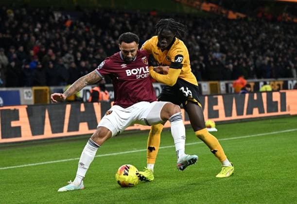 Callum Wilson of West Ham United and Mateus Manà of Wolverhampton Wanderers Wolverhampton Wanderers v West Ham United, Premier League, Football, Molineux, Wolverhampton, UK - 03 Jan 2026Wolverhampton Molineux United Kingdom EDITORIAL USE ONLY No use with unauthorised audio, video, data, fixture lists, club league logos or live services. Online in-match use limited to 120 images, no video emulation. No use in betting, games or single club league player publications. Copyright: xAnnaxGowthorpe Shutterstockx 16220498ay