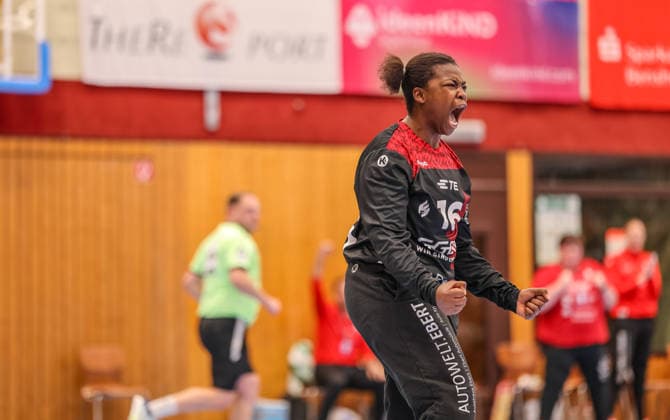 GER, Bensheim, HSG Bensheim Auerbach Flames vs Thüringer HC, Alsco Handball Bundesliga Frauen, Handball, DHB, Spielzeit 2025 2026, Weststadthalle Bensheim, 10 Spieltag im Bild Jubel bei Vanessa Fehr HSG Bensheim Auerbach Flames Frauen 16 , Parade und Tor, Emotionen DFB DFL REGULATIONS PROHIBIT ANY USE OF PHOTOGRAPHS AS IMAGE SEQUENCES AND OR QUASI VIDEO, 03 01 2025 Copyright: HMBxMedia HendrikxHamelau