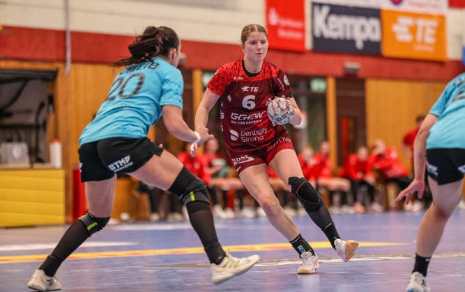 GER, Bensheim, HSG Bensheim Auerbach Flames vs Thüringer HC, Alsco Handball Bundesliga Frauen, Handball, DHB, Spielzeit 2025 2026, Weststadthalle Bensheim, 10 Spieltag im Bild v l Jana Leonie Scheib Thüringer HC Frauen , Nina Engel HSG Bensheim Auerbach Flames Frauen 6 DFB DFL REGULATIONS PROHIBIT ANY USE OF PHOTOGRAPHS AS IMAGE SEQUENCES AND OR QUASI VIDEO, 03 01 2025 Copyright: HMBxMedia HendrikxHamelau
