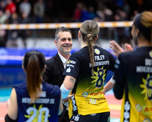 Laszlo, Hollosy Coach, VfB Suhl LOTTO Thueringen , McKenzie, Foley Outside Attack, VfB Suhl LOTTO Thueringen, 8 , Xiang Chen, Lai Libera, VfB Suhl LOTTO Thueringen, 20 GER, VfB Suhl LOTTO Thueringen vs Schwarz Weiss Erfurt, Women, Volleyball, Bundesliga, Match no. 2084, 03 01 2026 GER, VfB Suhl LOTTO Thueringen vs. Schwarz Weiss Erfurt, Women, Volleyball, Bundesliga, Match no. 2084, 03 01 2026 Eisenach Copyright: xEibner-Pressefoto MartinxHerbstx EP_MHT