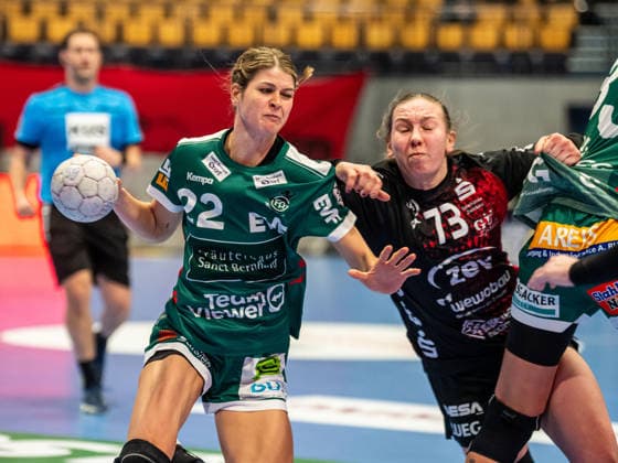 Sina Ehmann Frisch Auf Women, 22 in duel with Zoe Stens BSV Sachsen Zwickau, 73 , BSV Sachsen Zwickau vs Frisch Auf Goeppingen, Handball, 1 Bundesliga, Season 2025 2026, 03 01 2026 BSV Sachsen Zwickau vs Frisch Auf Goeppingen, Handball, 1 Bundesliga, Season 2025 2026, 03 01 2026 Zwickau Copyright: xMichaelxSchmidt Eibner-Pressefotx EP_MST