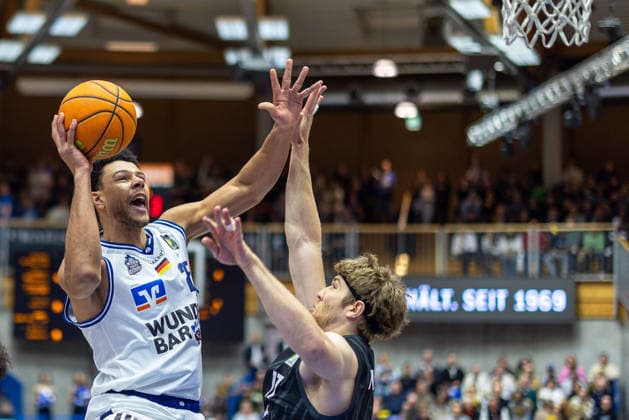 Marvin Ogunsipe HAKRO Merlins Crailsheim, 26 vs Lukas Milner Tigers Tuebingen, 17 GER, HAKRO Merlins Crailsheim vs Tigers Tuebingen, Basketball, BARMER 2 Bundesliga Bundesliga, Pro A, Season 2025 2026, 16 Matchday, 03 01 2026 GER, HAKRO Merlins Crailsheim vs Tigers Tuebingen, Basketball, BARMER 2 Bundesliga Bundesliga, Pro A, Season 2025 2026, 16 Matchday, 03 01 2026 Ilshofen Copyright: xEibner-Pressefoto ArdanxFuessmanx EP_AFN