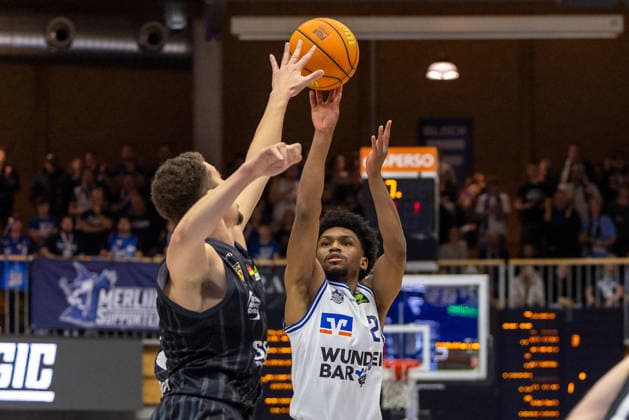 Block by Felix Edwardsson Tigers Tuebingen, 08 to Keyshaun Langley HAKRO Merlins Crailsheim, 02 GER, HAKRO Merlins Crailsheim vs Tigers Tuebingen, Basketball, BARMER 2 Bundesliga Bundesliga, Pro A, Season 2025 2026, 16 Matchday, 03 01 2026 GER, HAKRO Merlins Crailsheim vs Tigers Tuebingen, Basketball, BARMER 2 Bundesliga Bundesliga, Pro A, Season 2025 2026, 16 Matchday, 03 01 2026 Ilshofen Copyright: xEibner-Pressefoto ArdanxFuessmanx EP_AFN