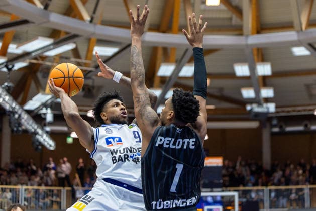 Anthony Gaines HAKRO Merlins Crailsheim, 09 vs Bernard Pelote III Tigers Tuebingen, 01 GER, HAKRO Merlins Crailsheim vs Tigers Tuebingen, Basketball, BARMER 2 Bundesliga Bundesliga, Pro A, Season 2025 2026, 16 Matchday, 03 01 2026 GER, HAKRO Merlins Crailsheim vs Tigers Tuebingen, Basketball, BARMER 2 Bundesliga Bundesliga, Pro A, Season 2025 2026, 16 Matchday, 03 01 2026 Ilshofen Copyright: xEibner-Pressefoto ArdanxFuessmanx EP_AFN
