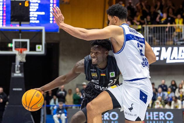Melkisedek Moreaux Tigers Tuebingen, 23 Marvin Ogunsipe HAKRO Merlins Crailsheim, 26 Zweikampf GER, HAKRO Merlins Crailsheim vs Tigers Tuebingen, Basketball, BARMER 2 Bundesliga Bundesliga, Pro A, Season 2025 2026, 16 Matchday, 03 01 2026 GER, HAKRO Merlins Crailsheim vs Tigers Tuebingen, Basketball, BARMER 2 Bundesliga Bundesliga, Pro A, Season 2025 2026, 16 Matchday, 03 01 2026 Ilshofen Copyright: xEibner-Pressefoto ArdanxFuessmanx EP_AFN