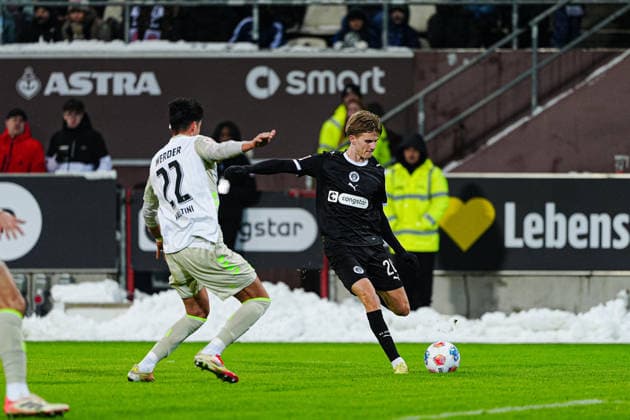Julian Malatini SV Werder Bremen, 22 , Erik Ahlstrand FC St Pauli, 20 GER, FC St Pauli vs SV Werder Bremen, test match, season 2025 2026, 04 01 2026 GER, FC St Pauli vs SV Werder Bremen, test match, season 2025 2026, 04 01 2026 Hamburg Copyright: xEibner-Pressefoto MarcelxvonxFehrnx EP_MFN