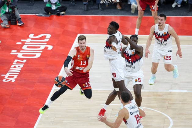 Andreas Obst FC Bayern Basketball, 13 with Khalifa Diop Baskonia Vitoria Gasteiz, 18 and Clement Frisch Baskonia Vitoria Gasteiz, 25 , with Eugene Omoruyi Baskonia Vitoria Gasteiz, 05 and Matteo Spagnolo Baskonia Vitoria Gasteiz, 10 , GER, FC Bayern Basketball vs Kosner Baskonia Vitoria Gasteiz, Basketball, Euroleague, Matchday 20, Season 2025 2026, 07 01 2026, GER, FC Bayern Basketball vs Kosner Baskonia Vitoria Gasteiz, Basketball, Euroleague, Matchday 20, Season 2025 2026, 07 01 2026 Muenchen Copyright: xEibner-Pressefoto JennixMaulx EP_JML