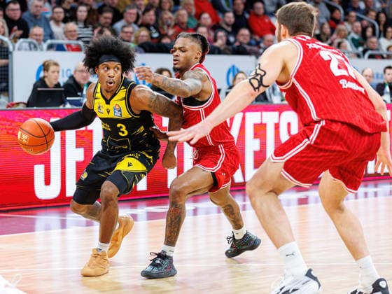 Stefan Smith MHP Riesen Ludwigsburg, 03 , Cobe Williams BMA365 Bamberg Baskets, 24 , Moritz Krimmer BMA365 Bamberg Baskets, 27 , BMA365 Bamberg Baskets vs MHP Riesen Ludwigsburg, Basketball, easyCredit BBL, Matchday 15, 09 01 2026 BMA365 Bamberg Baskets vs MHP Riesen Ludwigsburg, Basketball, easyCredit BBL, Matchday 15, 09 01 2026 Bamberg Copyright: xEibner-Pressefoto G.xSantemizx EP_EER