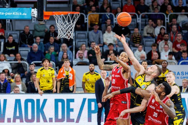 Austin Crowley BMA365 Bamberg Baskets, 85 , Jonas Wohlfarth Bottermann MHP Riesen Ludwigsburg, 18 , Ejiofor Onu BMA365 Bamberg Baskets, 35 , BMA365 Bamberg Baskets vs MHP Riesen Ludwigsburg, Basketball, easyCredit BBL, 15 Matchday, 09 01 2026 BMA365 Bamberg Baskets vs MHP Riesen Ludwigsburg, Basketball, easyCredit BBL, 15 Matchday, 09 01 2026 Bamberg Copyright: xEibner-Pressefoto G.xSantemizx EP_EER
