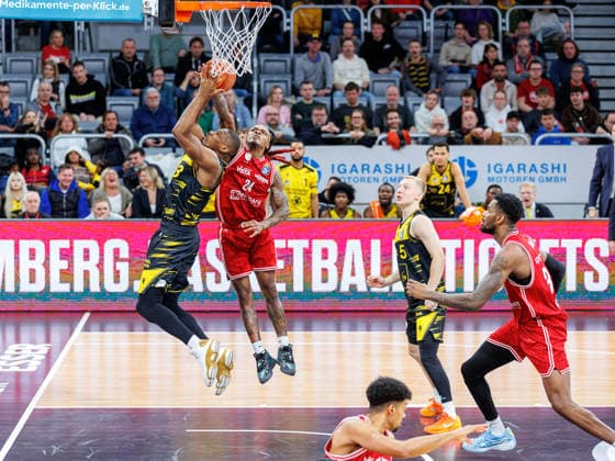 Yorman Polas Bartolo MHP Riesen Ludwigsburg, 13 , Cobe Williams BMA365 Bamberg Baskets, 24 , BMA365 Bamberg Baskets vs MHP Riesen Ludwigsburg, Basketball, easyCredit BBL, Matchday 15, 09 01 2026 BMA365 Bamberg Baskets vs MHP Riesen Ludwigsburg, Basketball, easyCredit BBL, Matchday 15, 09 01 2026 Bamberg Copyright: xEibner-Pressefoto G.xSantemizx EP_EER