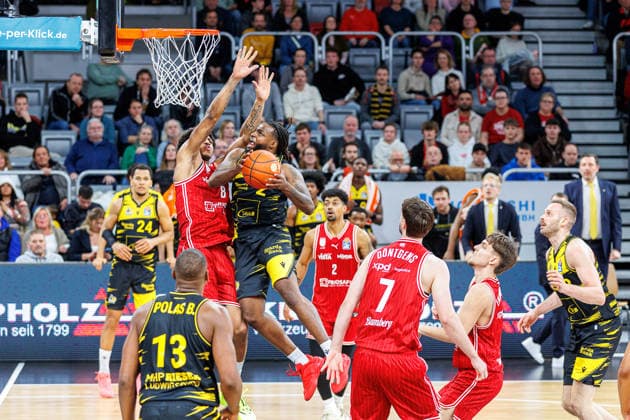 Demarcus Demonia BMA365 Bamberg Baskets, 08 , Traveon Buchanan MHP Riesen Ludwigsburg, 02 , BMA365 Bamberg Baskets vs MHP Riesen Ludwigsburg, Basketball, easyCredit BBL, Matchday 15, 09 01 2026 BMA365 Bamberg Baskets vs MHP Riesen Ludwigsburg, Basketball, easyCredit BBL, Matchday 15, 09 01 2026 Bamberg Copyright: xEibner-Pressefoto G.xSantemizx EP_EER