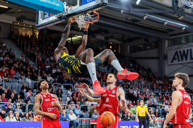 Babacar Sane MHP Riesen Ludwigsburg, 00 , Dunking, BMA365 Bamberg Baskets vs MHP Riesen Ludwigsburg, Basketball, easyCredit BBL, Matchday 15, 09 01 2026 BMA365 Bamberg Baskets vs MHP Riesen Ludwigsburg, Basketball, easyCredit BBL, Matchday 15, 09 01 2026 Bamberg Copyright: xEibner-Pressefoto G.xSantemizx EP_EER
