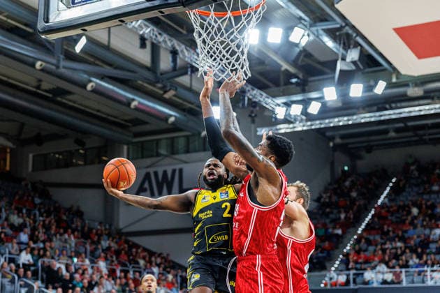 Traveon Buchanan MHP Riesen Ludwigsburg, 02 , Ejiofor Onu BMA365 Bamberg Baskets, 35 , BMA365 Bamberg Baskets vs MHP Riesen Ludwigsburg, Basketball, easyCredit BBL, Matchday 15, 09 01 2026 BMA365 Bamberg Baskets vs MHP Riesen Ludwigsburg, Basketball, easyCredit BBL, Matchday 15, 09 01 2026 Bamberg Copyright: xEibner-Pressefoto G.xSantemizx EP_EER