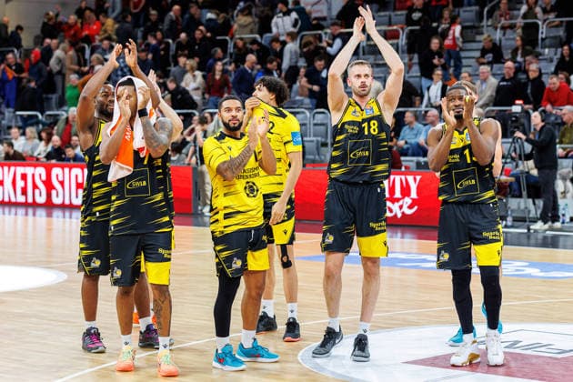 Team, squad, end of match, cheers, jubilation, positive emotions, positive emotion, BMA365 Bamberg Baskets vs MHP Riesen Ludwigsburg, Basketball, easyCredit BBL, Matchday 15, 09 01 2026 BMA365 Bamberg Baskets vs MHP Riesen Ludwigsburg, Basketball, easyCredit BBL, Matchday 15, 09 01 2026 Bamberg Copyright: xEibner-Pressefoto G.xSantemizx EP_EER