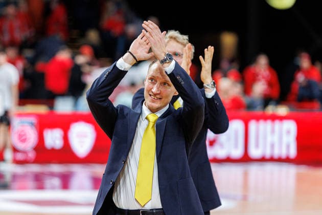 Mikko Riipinen MHP Riesen Ludwigsburg, coach , single picture, single photo, portrait, portraet, cheers, jubilation, positive emotions, positive emotion, end of match, BMA365 Bamberg Baskets vs MHP Riesen Ludwigsburg, Basketball, easyCredit BBL, 15 Matchday, 09 01 2026 BMA365 Bamberg Baskets vs MHP Riesen Ludwigsburg, Basketball, easyCredit BBL, 15 Matchday, 09 01 2026 Bamberg Copyright: xEibner-Pressefoto G.xSantemizx EP_EER