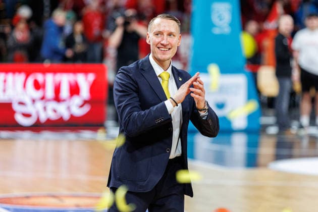 Mikko Riipinen MHP Riesen Ludwigsburg, coach , single picture, single photo, portrait, portraet, cheers, jubilation, positive emotions, positive emotion, end of match, BMA365 Bamberg Baskets vs MHP Riesen Ludwigsburg, Basketball, easyCredit BBL, 15 Matchday, 09 01 2026 BMA365 Bamberg Baskets vs MHP Riesen Ludwigsburg, Basketball, easyCredit BBL, 15 Matchday, 09 01 2026 Bamberg Copyright: xEibner-Pressefoto G.xSantemizx EP_EER