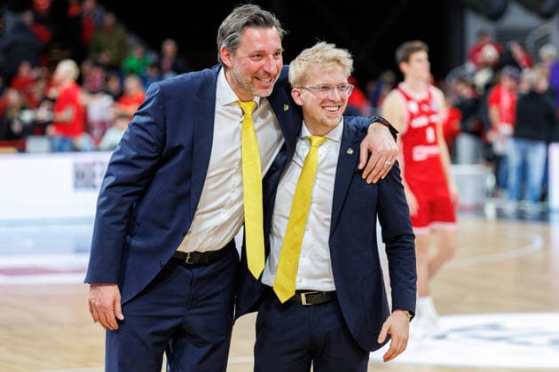 Kenneth Desloovere MHP Riesen Ludwigsburg, Co Coach , Johs Andersen MHP Riesen Ludwigsburg, Co Coach , cheers, jubilation, positive emotions, positive emotion, end of game, BMA365 Bamberg Baskets vs MHP Riesen Ludwigsburg, Basketball, easyCredit BBL, Matchday 15, 09 01 2026 BMA365 Bamberg Baskets vs MHP Riesen Ludwigsburg, Basketball, easyCredit BBL, Matchday 15, 09 01 2026 Bamberg Copyright: xEibner-Pressefoto G.xSantemizx EP_EER