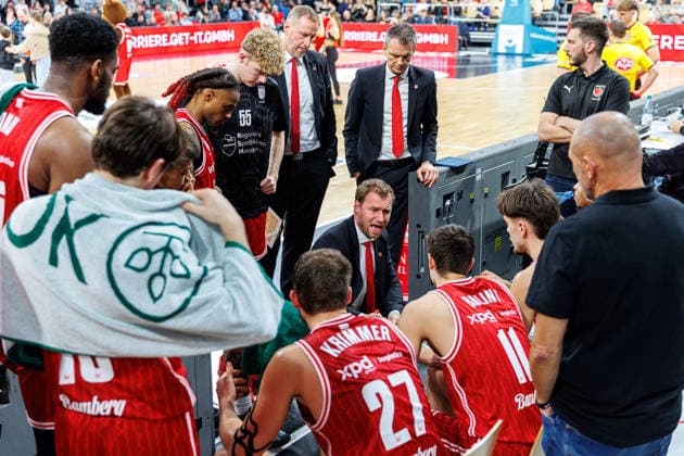 Anton Gavel BMA365 Bamberg Baskets, Coach, Timeout, Team, Crew, BMA365 Bamberg Baskets vs MHP Riesen Ludwigsburg, Basketball, easyCredit BBL, Matchday 15, 09 01 2026 BMA365 Bamberg Baskets vs MHP Riesen Ludwigsburg, Basketball, easyCredit BBL, Matchday 15, 09 01 2026 Bamberg Copyright: xEibner-Pressefoto G.xSantemizx EP_EER