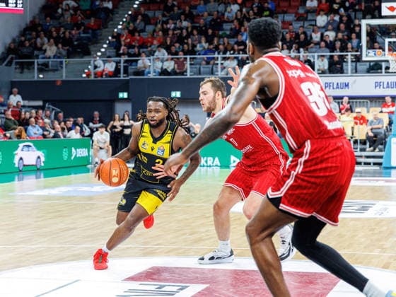Traveon Buchanan MHP Riesen Ludwigsburg, 02 , Moritz Krimmer BMA365 Bamberg Baskets, 27 , Ejiofor Onu BMA365 Bamberg Baskets, 35 , BMA365 Bamberg Baskets vs MHP Riesen Ludwigsburg, Basketball, easyCredit BBL, Matchday 15, 09 01 2026 BMA365 Bamberg Baskets vs MHP Riesen Ludwigsburg, Basketball, easyCredit BBL, Matchday 15, 09 01 2026 Bamberg Copyright: xEibner-Pressefoto G.xSantemizx EP_EER