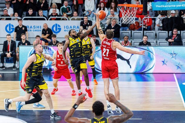 Traveon Buchanan MHP Riesen Ludwigsburg, 02 , Moritz Krimmer BMA365 Bamberg Baskets, 27 , BMA365 Bamberg Baskets vs MHP Riesen Ludwigsburg, Basketball, easyCredit BBL, Matchday 15, 09 01 2026 BMA365 Bamberg Baskets vs MHP Riesen Ludwigsburg, Basketball, easyCredit BBL, Matchday 15, 09 01 2026 Bamberg Copyright: xEibner-Pressefoto G.xSantemizx EP_EER