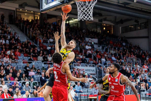 Jonas Wohlfarth Bottermann MHP Riesen Ludwigsburg, 18 , Demarcus Demonia BMA365 Bamberg Baskets, 08 , BMA365 Bamberg Baskets vs MHP Riesen Ludwigsburg, Basketball, easyCredit BBL, Matchday 15, 09 01 2026 BMA365 Bamberg Baskets vs MHP Riesen Ludwigsburg, Basketball, easyCredit BBL, Matchday 15, 09 01 2026 Bamberg Copyright: xEibner-Pressefoto G.xSantemizx EP_EER