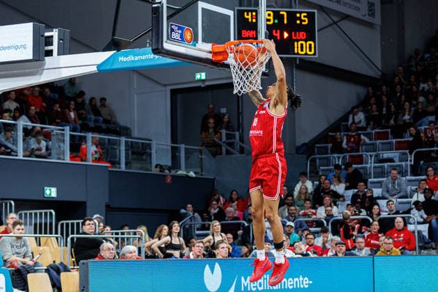 Austin Crowley BMA365 Bamberg Baskets, 85 , single image, single photo, portrait, portraet, dunking, BMA365 Bamberg Baskets vs MHP Riesen Ludwigsburg, Basketball, easyCredit BBL, 15 Matchday, 09 01 2026 BMA365 Bamberg Baskets vs MHP Riesen Ludwigsburg, Basketball, easyCredit BBL, 15 Matchday, 09 01 2026 Bamberg Copyright: xEibner-Pressefoto G.xSantemizx EP_EER
