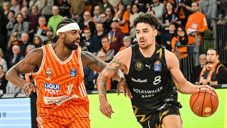 GER, BBL, ratiopharm Ulm vs Basketball Löwen Braunschweig 10 01 2026, ratiopharm arena, Neu Ulm, GER, BBL, ratiopharm Ulm vs Basketball Löwen Braunschweig, pictured Malik Osborne Ulm, 10 , Joshua Obiesie Braunschweig, 8 nordphotoxGmbHx xHafner nph00200