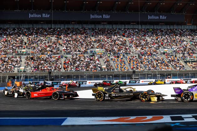 2025 FORMULA E MEXICO CITY ePRIX 77 BARNARD Taylor (gbr), DS Penske, DS E-Tense FE25, action 27 DENNIS Jake (gbr), Andretti Formula E, Porsche 99X Electric, action during the the Mexico City Paulo ePrix, 2nd round of the 2025-26 ABB FIA Formula E World Championship, WM, Weltmeisterschaft on the Autodromo Hermanos Rodriguez from January 8 to 10, 2025 in Mexico City, Mexico - Mexico CityMexico Copyright: xDamienxDoumerguex