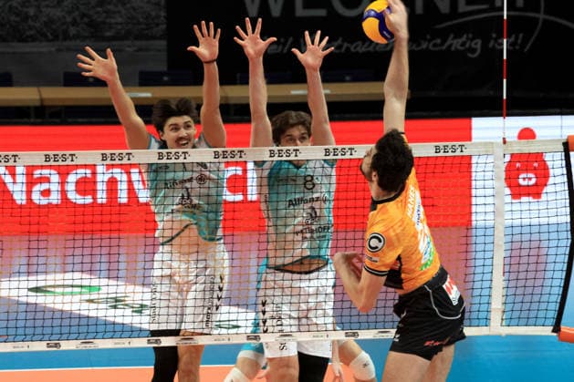 DEU, DVV, 1 VBL, BR Volleys vs SWD powevolleys Dueren, 11 01 2026, Max Schmeling Halle, Berlin, DEU, DVV, 1 VBL, BR Volleys vs SWD powevolleys Dueren, in the picture Jake Hanes BR Volleys 22 , Kyle Paulson Dueren 1 , Robin Baghdady Dueren 8 nordphotoxGmbHx xEngler nph00076
