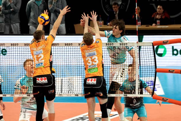 DEU, DVV, 1 VBL, BR Volleys vs SWD powevolleys Dueren, 11 01 2026, Max Schmeling Halle, Berlin, DEU, DVV, 1 VBL, BR Volleys vs SWD powevolleys Dueren, pictured Florian Krage Brewitz BR Volleys 12 Fedor Ivanov BR Volleys 33 , Robin Baghdady Dueren 8 nordphotoxGmbHx xEngler nph00076