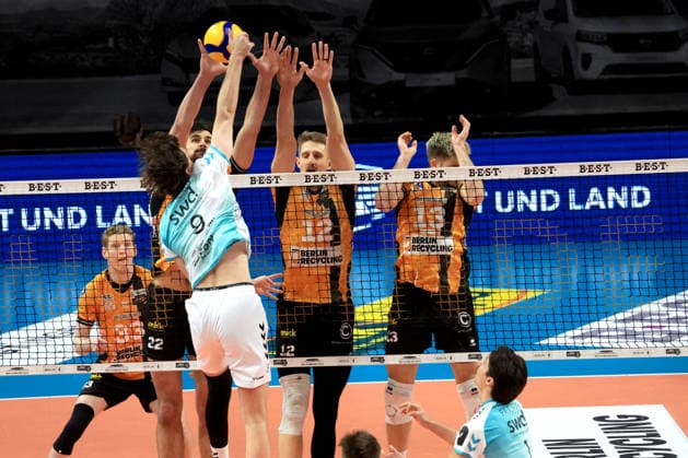 DEU, DVV, 1 VBL, BR Volleys vs SWD powevolleys Dueren, 11 01 2026, Max Schmeling Halle, Berlin, DEU, DVV, 1 VBL, BR Volleys vs SWD powevolleys Dueren, in the picture Jake Hanes BR Volleys 22 , Florian Krage Brewitz BR Volleys 12 , Ruben Schott BR Volleys 13 , Robin Baghdady Dueren 8 nordphotoxGmbHx xEngler nph00076