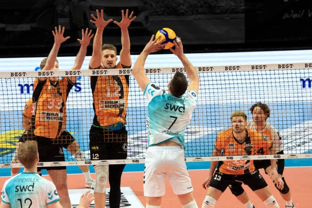 DEU, DVV, 1 VBL, BR Volleys vs SWD powevolleys Dueren, 11 01 2026, Max Schmeling Halle, Berlin, DEU, DVV, 1 VBL, BR Volleys vs SWD powevolleys Dueren, in the picture Fedor Ivanov BR Volleys 33 , Florian Krage Brewitz BR Volleys 12 , Jordan Canham Dueren 7 nordphotoxGmbHx xEngler nph00076