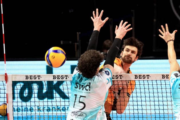 DEU, DVV, 1 VBL, BR Volleys vs SWD powevolleys Dueren, 11 01 2026, Max Schmeling Halle, Berlin, DEU, DVV, 1 VBL, BR Volleys vs SWD powevolleys Dueren, in the picture Jake Hanes BR Volleys 22 , Zac Hutcheson Dueren 15 nordphotoxGmbHx xEngler nph00076